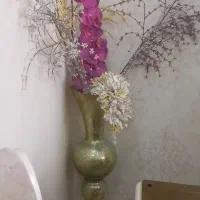 گلدان در حد نو با گل شاخه های  درجه یک