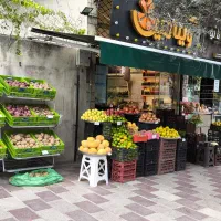 نیروی کار شب در میوه فروشی