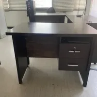۶ عدد میز اداری و کامپیوتر