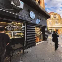 باریستا خانم و آقا و‌ نیروی‌شیرینی‌پزی