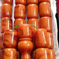 تسبیح کهربا دانه درشت ۴۹۰ گرم رگه دار و بودار