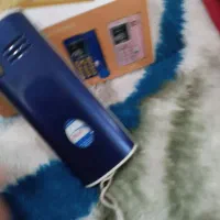 باطری نداره جعبه داره.چراغ قوه قوی دوربین بلوتوث