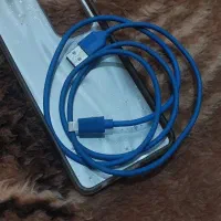 تعدادی شارژر و هنذفری