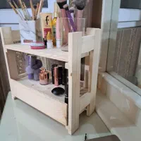 شلف چوبی لوازم آرایش