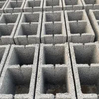 نیازمند استاد کار بلوک زن
