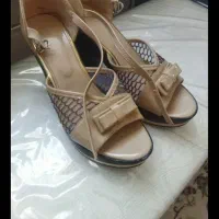 تعدادی کیف و کفش و لباس نو|کیف، کفش، کمربند|الیگودرز, |دیوار