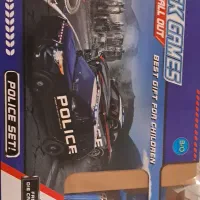 ماشین پلیس و قطار مترو