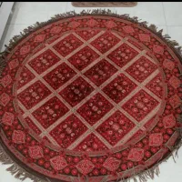 یک فرش فانتزی گرد نو به فروش میرسید