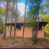 رستوران زیبا در لوکیشن توریستی