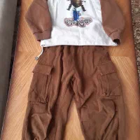 تعدادی لباس بچگانه در حد نو