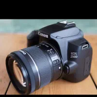 دوربین کنون ۲۵۰ دی با لنز ۵۰ فیت کنون با لوازم