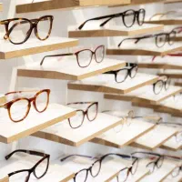 استخدام فروشنده عینک (با سابقه کار)