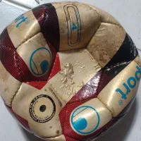 توپ فوتبال چمن