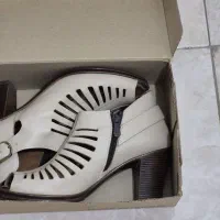 دو عدد کفش چرم طبیعی و جیر