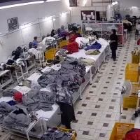 وسط کار تولیدی پوشاک خانم