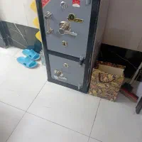 فروش گاوصندوق و میز مدیریت و ۲ عدد پرچم تبلیغات|دفتر کار|شهریار, شهریار|دیوار