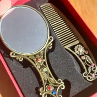 آینه و شانه ی برنجی|کلکسیون اشیاء عتیقه|تهران, فلسطین (میدان انقلاب)|دیوار