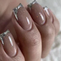 خدمات و آموزش کاشت ناخن حرفه ای پیشرفته