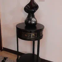 میز تلفن با گلدان و تابلو نقاشی کار دست رنگ روغن