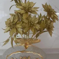 گلدان و گل مصنوعی
