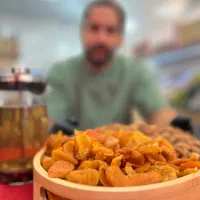 فروشنده و کارگر مغازه