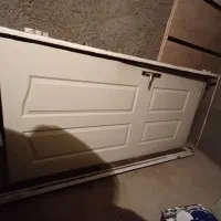 درب چوبی با چهارچوب و قفل و دستگیره