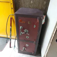 گاو صندوق و بخاری و صندلی