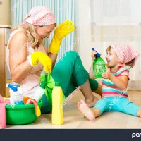 خدمات نظافت منزل و محیط کار  زوج جوان