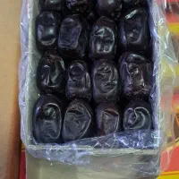 فروش خرما ۷ونیم تا ۸ کیلو به تعداد ۹۰ تا کارتن