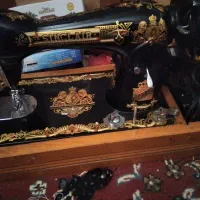چرخ خیاطی با دستگاهی برقی