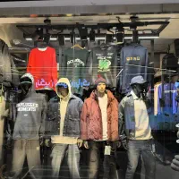 فروشنده تمام وقت پوشاک بوتیک مردانه