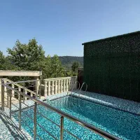 اجاره عمارت استخر روباز ویو جنگل بالکن میز صندلی