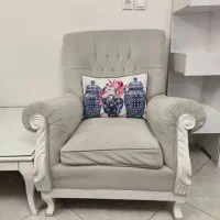 مبل 6 نفره با میز ناهارخوری 4 نفره و کمد ایستاده