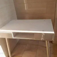 میز تحریر و کتابخونه