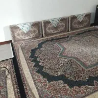 فرش ۹ متری و پشتی کاملا سالم