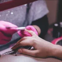 جذب ناخن کار حرفه ای