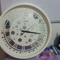 ساعت دیواری و فرش کودک
