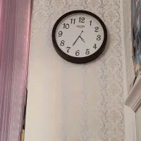 ساعت دیواری قهوهای شب نما