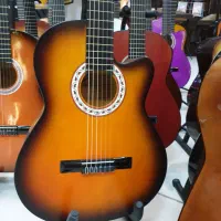 گیتار  اکبند   در رنگ بندی