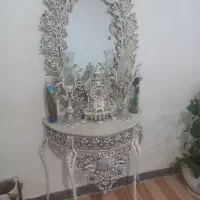 آیینه و کنسول و میزتلویزیون و بوفه..