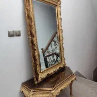 یک عدد کنسول همراه با آیینه شیک زیبا