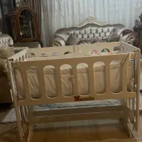 تخت کنار مادری