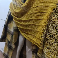 کت کشمیردرحدنو،شلوارفوترکارکرده،شال نو،سیوشرت پشمی