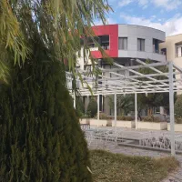 گارسن تمام وقت و نیمه وقت