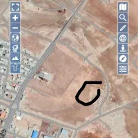 یک قطعه زمین مسکونی