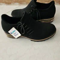 کفش سایز ۳۷