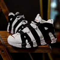 کتونی مشکی زمینه سفید از آپتمپپو Nike A