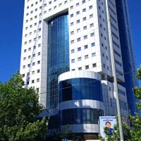 شریعتی دوراهی قلهک 180متر دراک استور