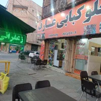 کارگر برای نظافت داخل سالن