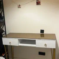 میز توالت ، میز ناخن همراه با شیشه